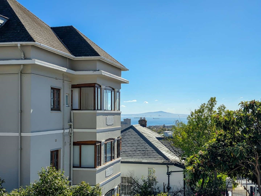 6 Bedroom Property for Sale in Green Point Western Cape